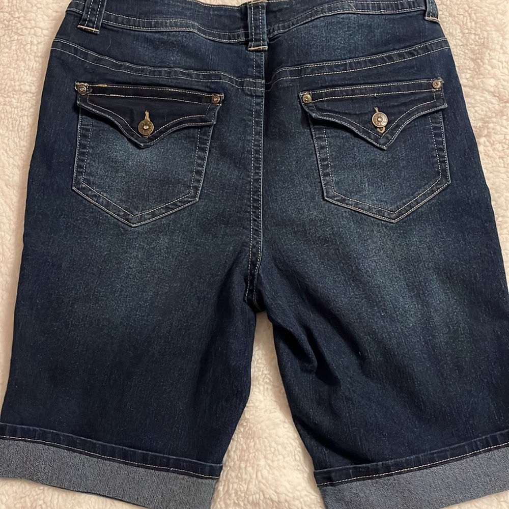 Venus Bermuda shorts- size 14 - Picture 4 of 7